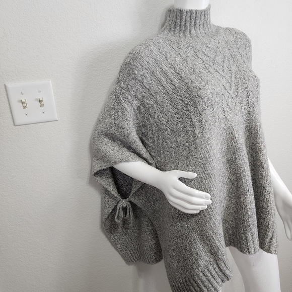 Ugg Joanna Fuzzy Boucle Grey Boho Poncho Size XS - Picture 9 of 16